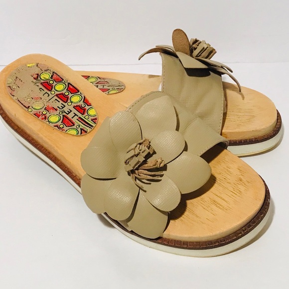 Naked Feet Brazil Tan Flower Sandals Size 6.5 - Picture 4 of 6